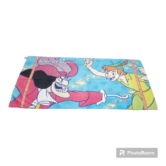 Disney Exclusive Peter Pan & Hook Beach Towel - Picture 4 of 6